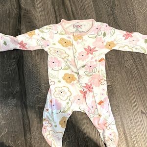 Magnetic newborn footie